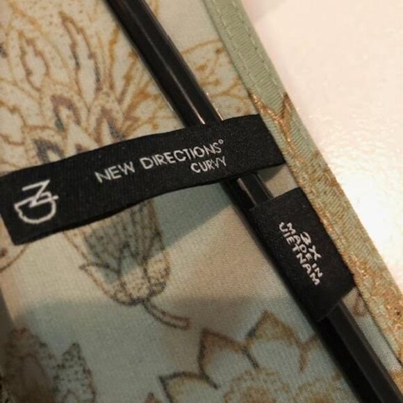 New Directions Curvy Top - Picture 3 of 5